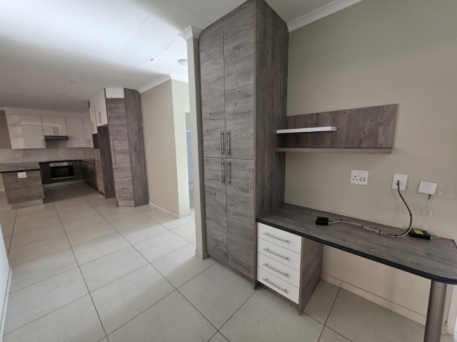5 Bedroom Property for Sale in Beacon Bay North Eastern Cape